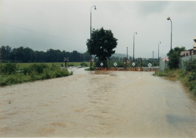 Povodeň na řece Desné v Rapotíně - ulice Za Hutí u sklárny