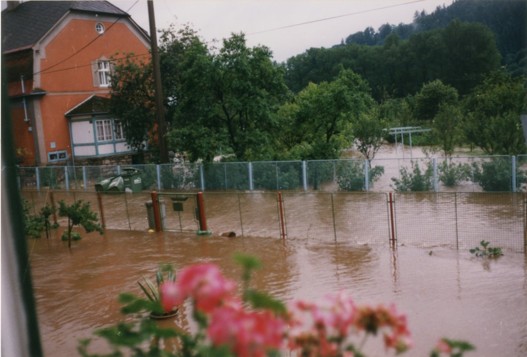 Povodeň na řece Desné v Rapotíně - ulice V aleji