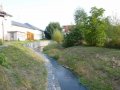 Koryto Úštěckého potoka u požární stanice v Úštěku (pohled proti proudu)