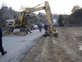 Povodeň na vodním toku Oslava v roce 2005 - mostní konstrukce na silnici III. třídy III/3993 v obci Naloučany, probagrovávání tělesa silnice