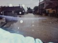 Povodně 2002 - pohled z hlavní silnice (Znojemská) do ulice U Potoka