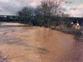 Povodeň v březnu roku 2000 - pohled na železniční most (po proudu)