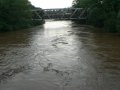 Povodeň v srpnu roku 2006 - pohled na železniční most (po proudu)