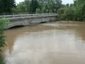 Povodeň v srpnu roku 2006 - vzdutá hladina Příšovky (část mostu silnice č. II/610 na pravém břehu Jizery) 