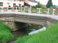 Mostek v místě hlásného profilu Sazovice, Racková ř. km 3,5 (u č. p. 128) - místo omezující odtokové poměry
