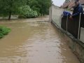 Povodeň v roce 2013 - zaplavená ulice K Zastávce (napravo dům č. p. 47)