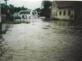 Pohled na zaplavenou cestu v r. 2002