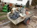 Povodeň 4. dubna 2014 (vozík s vyhozenými věcmi ze zaplavených domů)